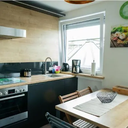 Apartments- Stilvolles 95 Qm Mit Balkon Und Parkplatz *