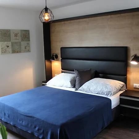 Apartments- Stilvolles 95 Qm Mit Balkon Und Parkplatz Apartment Augsburg