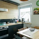 Apartments- Stilvolles 95 Qm Mit Balkon Und Parkplatz *