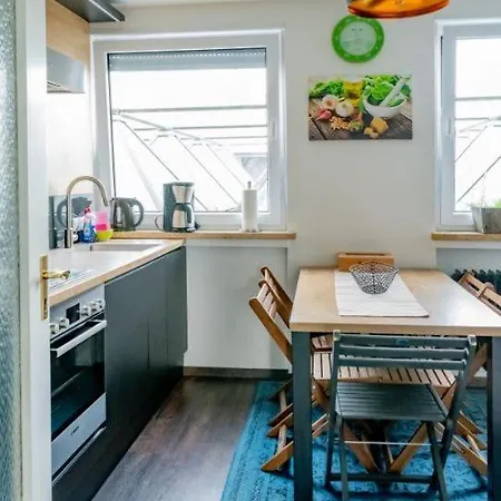 Апартаменты Apartments- Stilvolles 95 Qm Mit Balkon Und Parkplatz *