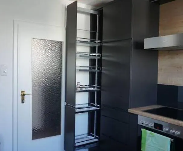 Apartments- Stilvolles 95 Qm Mit Balkon Und Parkplatz Appartement