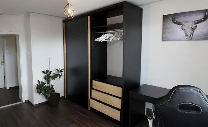 Apartments- Stilvolles 95 Qm Mit Balkon Und Parkplatz *