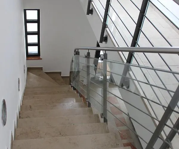 Apartments- Stilvolles 95 Qm Mit Balkon Und Parkplatz *